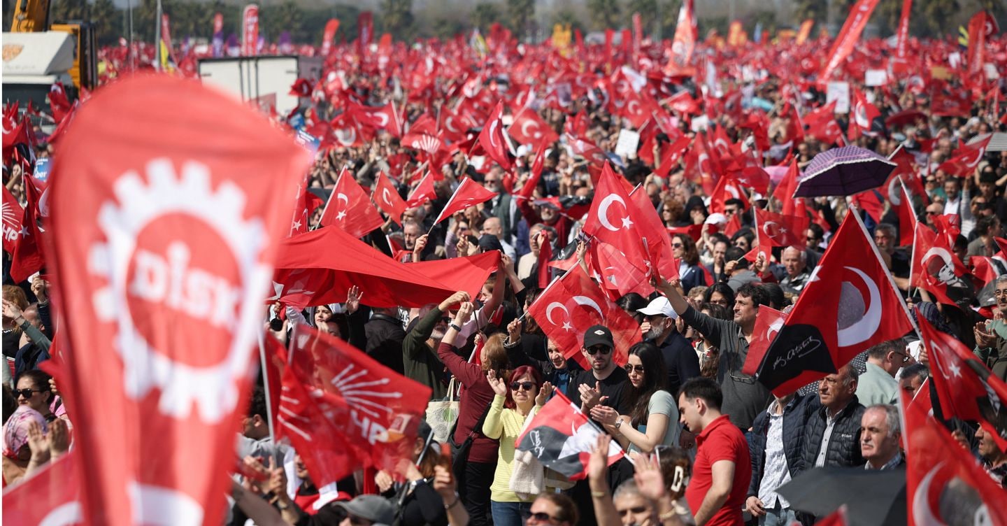 Gaza, Israele ammette di aver attaccato ambulanze e squadre di soccorso a Rafah. Istanbul, centinaia di migliaia a sostegno di Imamoglu