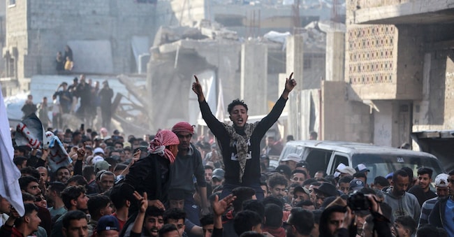CORRECTION / Palestinians take part in an anti-Hamas protest, calling for an end to the war with Israel, in Beit Lahia in the northern Gaza Strip on March 26, 2025. 