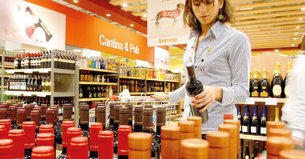 Vinitaly, bollicine e vini bianchi trainano le vendite nei supermercati Vinitaly, bollicine e vini bianchi trainano le vendite nei supermercati