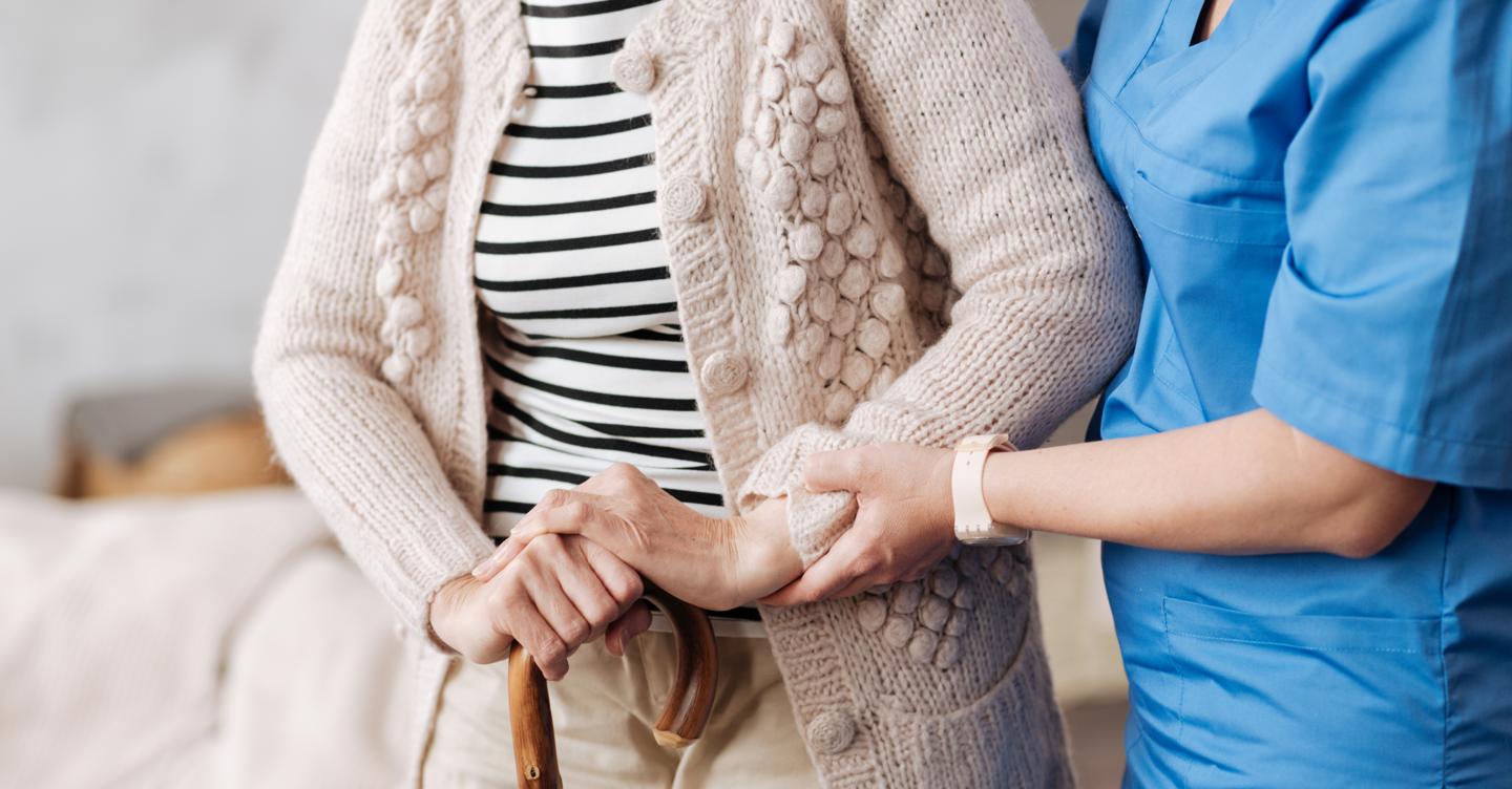 Non autosufficienti, in Rsa solo il 7,6% e le famiglie pagano il 58%