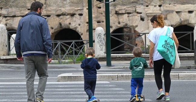 EMERGENZA CORONAVIRUS CORONA VIRUS COVID19 COVID 19
VITA AI TEMPI DEL
FAMIGLIA FAMIGLIE GENITORE GENITORI CON FIGLIO FIGLI BAMBINO BAMBINI
 ARIA APERTA

COLOSSEO