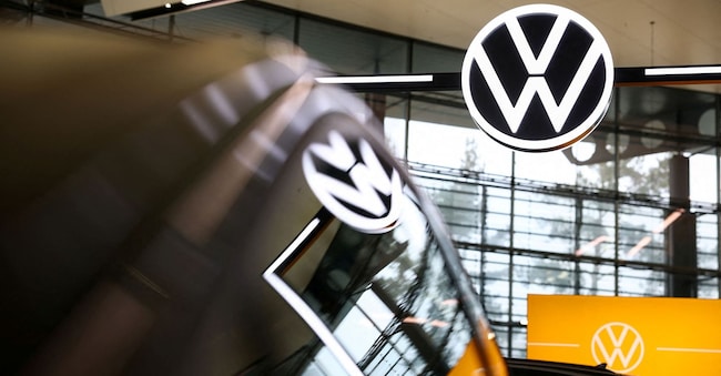 Logo Volkswagen a Wolfsburg, Germania, 11 marzo 2025. REUTERS/Liesa Johannssen