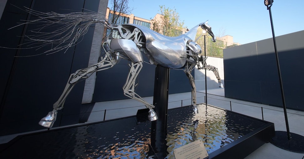 Design Week, anche il cavallo delle Olimpiadi di Parigi arriva a Milano