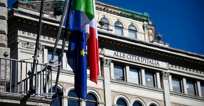 Sul tavolo del Consiglio dei ministri, riunito a Palazzo Chigi, il Documento di economia e finanza