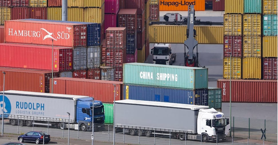 Dazi Usa alla Cina in totale al 145%. Trump: «Tratteremo con la Ue come un unico blocco»