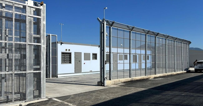 ALBANIA CENTRO   DI   SCHENGJIN    ATTESI I PRIMI  MIGRANTI   DALL'ITALIA