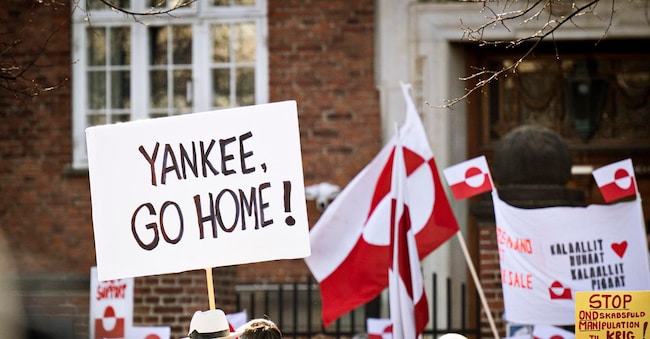 Una protesta antiamericana fuori dall’ambasciata Usa a Copenhagen