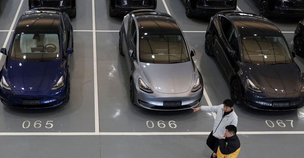 Dazi, Tesla sospende gli ordini di Model X e Model S sul suo sito cinese e sull’app WeChat