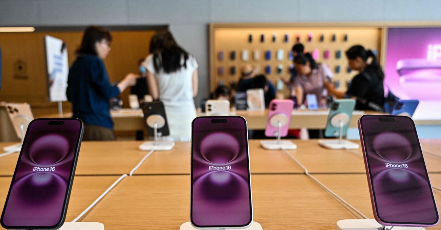 Ilsole24ore.com tecnologia –  L80% di iPhone per gli Usa sono prodotti in Cina: perché Trump ha escluso il tech dai dazi