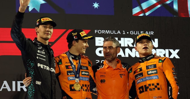 George Russell, Oscar Piastri, il team principal Andrea Stella e Lando Norris (EPA/ALI HAIDER)