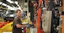 GRUPPO STELLANTIS  AZIENDA CASA AUTOMOBILISTICA STABILIMENTO AUTOMOBILISTICO PRODUZIONE AUTOVEICOLI AUTO AUTOMOBILI MACCHINE AUTO AUTOMOBILE MACCHINA CATENA DI MONTAGGIO OPERAI OPERAIO INDUSTRIA IMPIANTO DI ASSEMBLAGGIO  JEFFERSON NORTH GRUPPO CHRYSLER FABBRICA