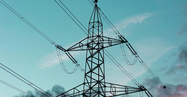 Elettricità, prezzi in calo del 20% a marzo in Italia: cosa c’è dietro la diminuzione
