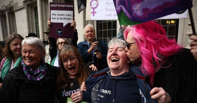 La Corte suprema nega ai trans lo status legale di donna. Rivincita per Rowling, la «mamma« di Harry Potter