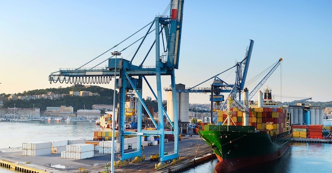 Trasporto marittimo nel Sud Italia: il 53% del traffico Ro-Ro passa per i porti meridionali (Adobe Stock)