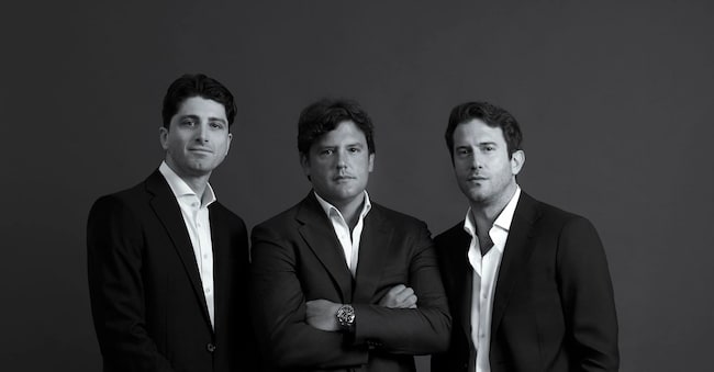 I fondatori di Acbc, Gio Giacobbe ed Edoardo Iannuzzi, con Raffaele Magliocca, Principal di Gyrus Capital
