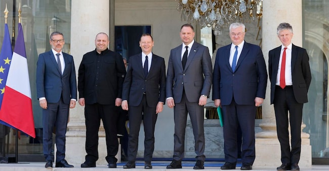 Un momento del vertice di Parigi tra la delegzione Ucraina e rapresentanti di Regno Unito, Francia e Germania