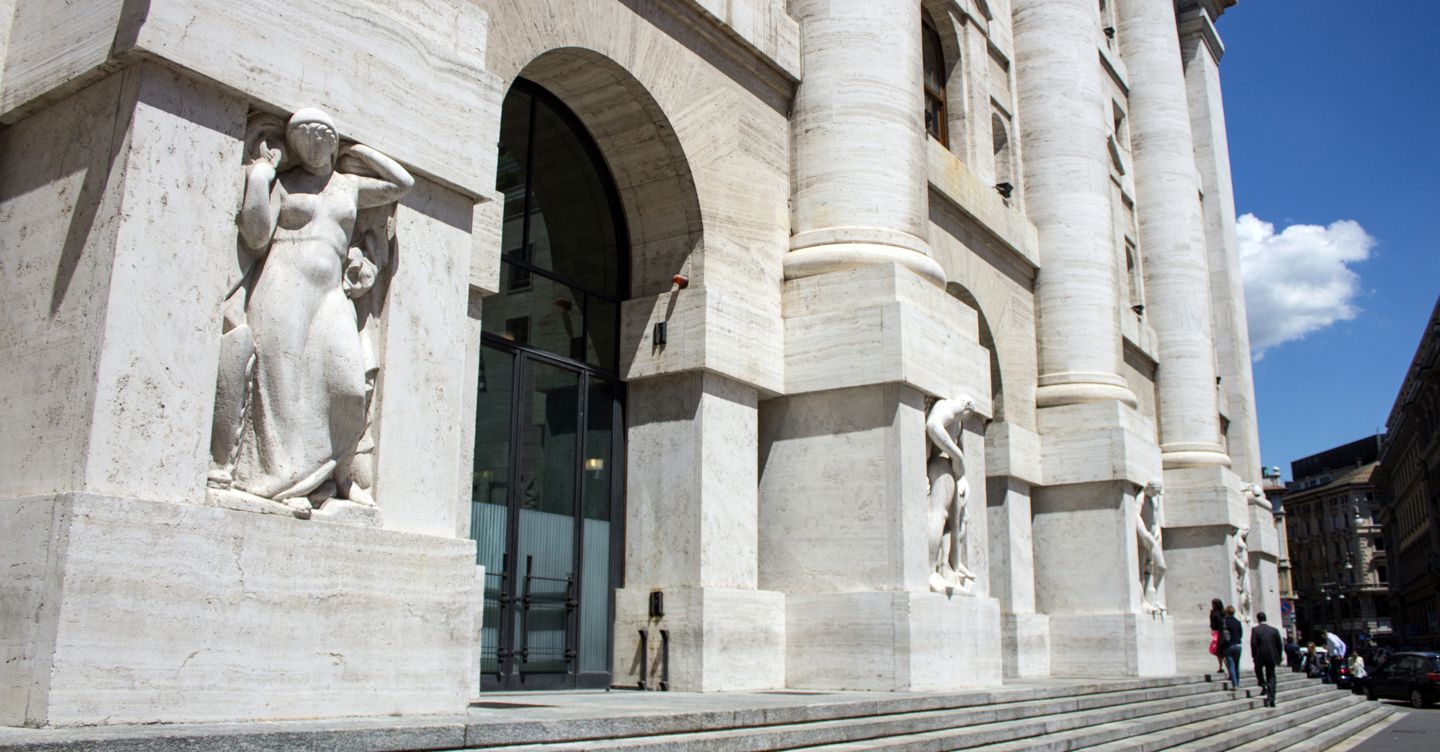 Piazza Affari, l’effetto S&P taglia gli oneri sul debito