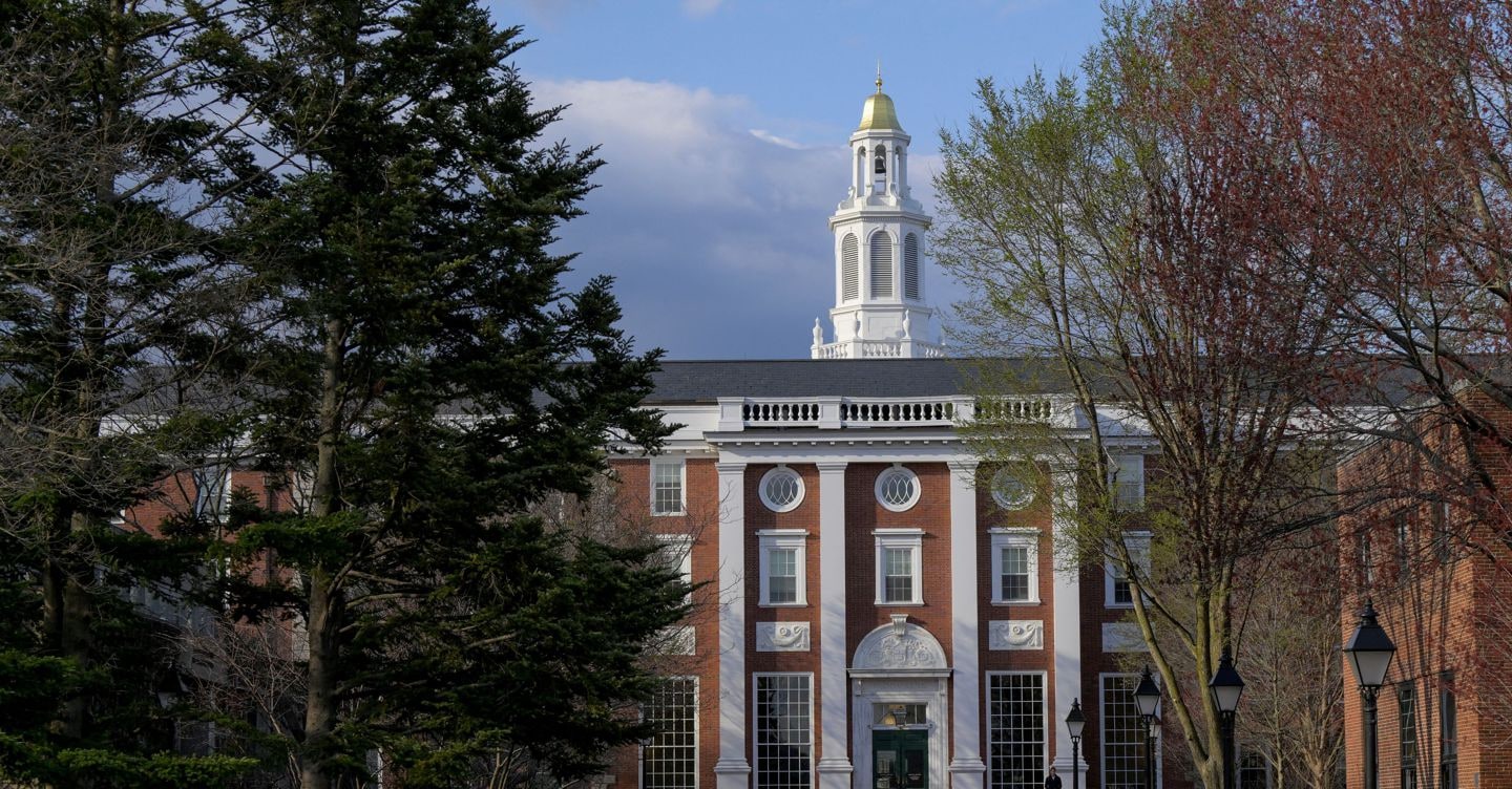 Harvard fa causa all’amministrazione Trump. Altre 100 università si mobilitano contro il presidente