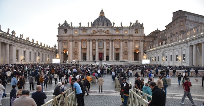 Vaticano, inizia il «dopo Francesco»: alle 9 prima congregazione cardinali