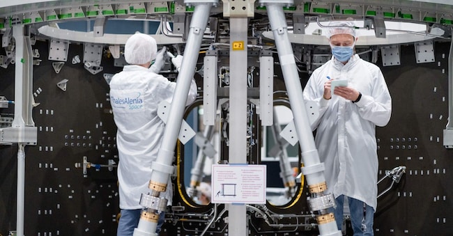 THALES ALENIA SPACE
INDUSTRIA AEROSPAZIALE
AEROSPAZIO
INGEGNERIA
SATELLITE SATELLITI AEROSPAZIALI
COSTRUZIONE PROGETTAZIONE