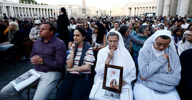 Da stamattina la salma di Francesco a San Pietro, fino a venerdì l’omaggio dei fedeli