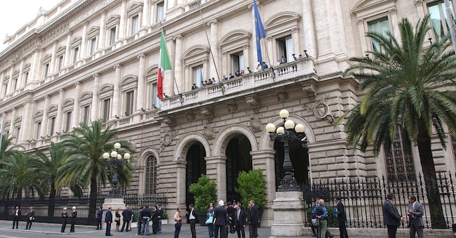 Antiriciclaggio. Lo studio dell’Uif della Banca d’Italia sull’infiltrazione dei Comuni. (Armando Dadi Vittorio La Verde / AGF)