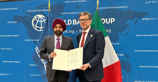 L’Italia ha sottoscritto un accordo con la Banca Mondiale per promuovere lo sviluppo sostenibile in Africa integrando i recenti contributi del paese allo sviluppo multilaterale e aumentando il suo sostegno finanziario all’IDA di circa il 25%, il braccio della Banca Mondiale che assiste i paesi più poveri