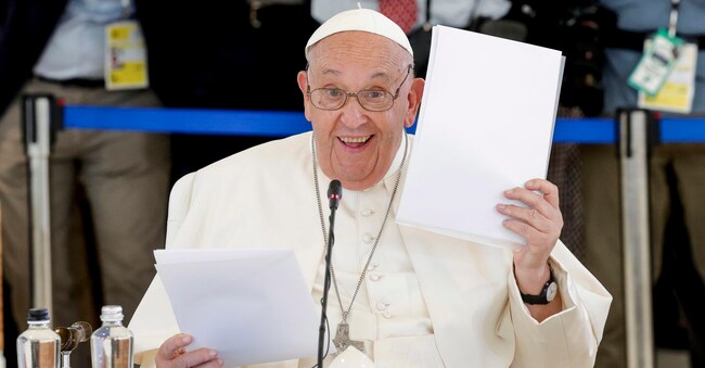 Papa Francesco partecipa alla VI Sessione – Intelligenza Artificiale, Energia, Africa-Mediterraneo con i leader del G7 e i leader di stato durante il vertice di Borgo Egnazia a Brindisi, Italia, 14 giugno 2024. (ANSA / Giuseppe Lami)