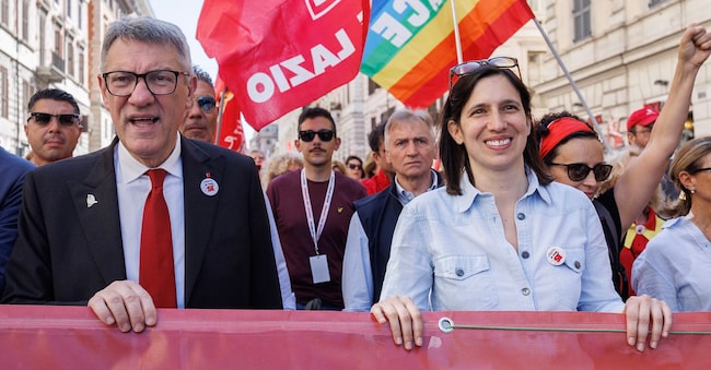 Maurizio Landini ed Elly Schlein durante la manifestazione organizzata da Cgil, Cisl e Uil in occasione della Festa del lavoro, Roma, Mercoledì 01 Maggio 2025 (Foto Roberto Monaldo / LaPresse)