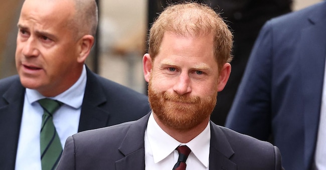 Il principe Harry arriva in tribunale per la discussione del ricorso contro la decisione di togliergli la scorta reale (Afp)
