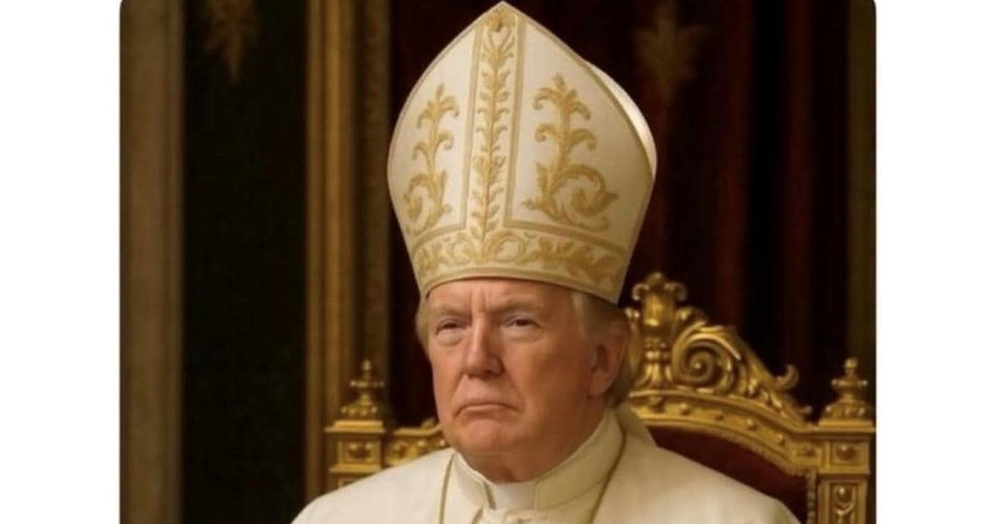 Il cardinale di New York: «Trump vestito da Papa? Non doveva farlo». Vance lo difende: «Uno scherzo»