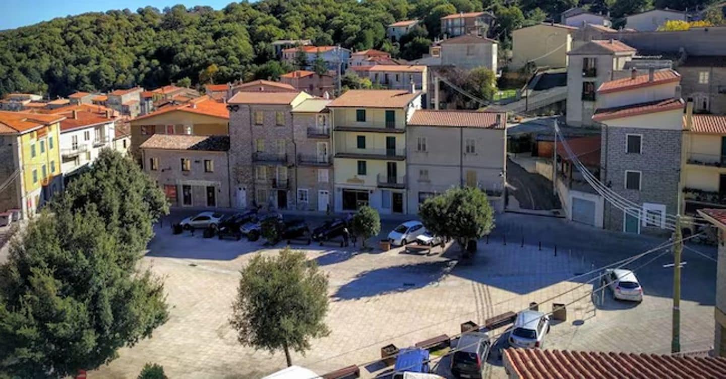 https://i2.res.24o.it/images2010/S24/Documenti/2025/05/06/Immagini/Ritagli/ollolai-sardegna-U80652224315lov-1440x752@IlSole24Ore-Web.jpg
