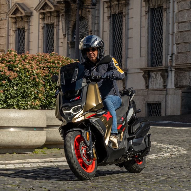 Bmw C 400 X, how the German mid-range sports scooter goes - Il
