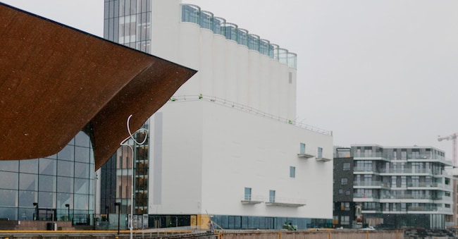 Il museo d’arte Kunstsilo  aKristiansand, sull’isola di Odderøya, in Norvegia, accanto al teatro Kilden Performing Arts Centre. Per tutte le immagini dell’articolo ©Sigrid Bjorbekkmo