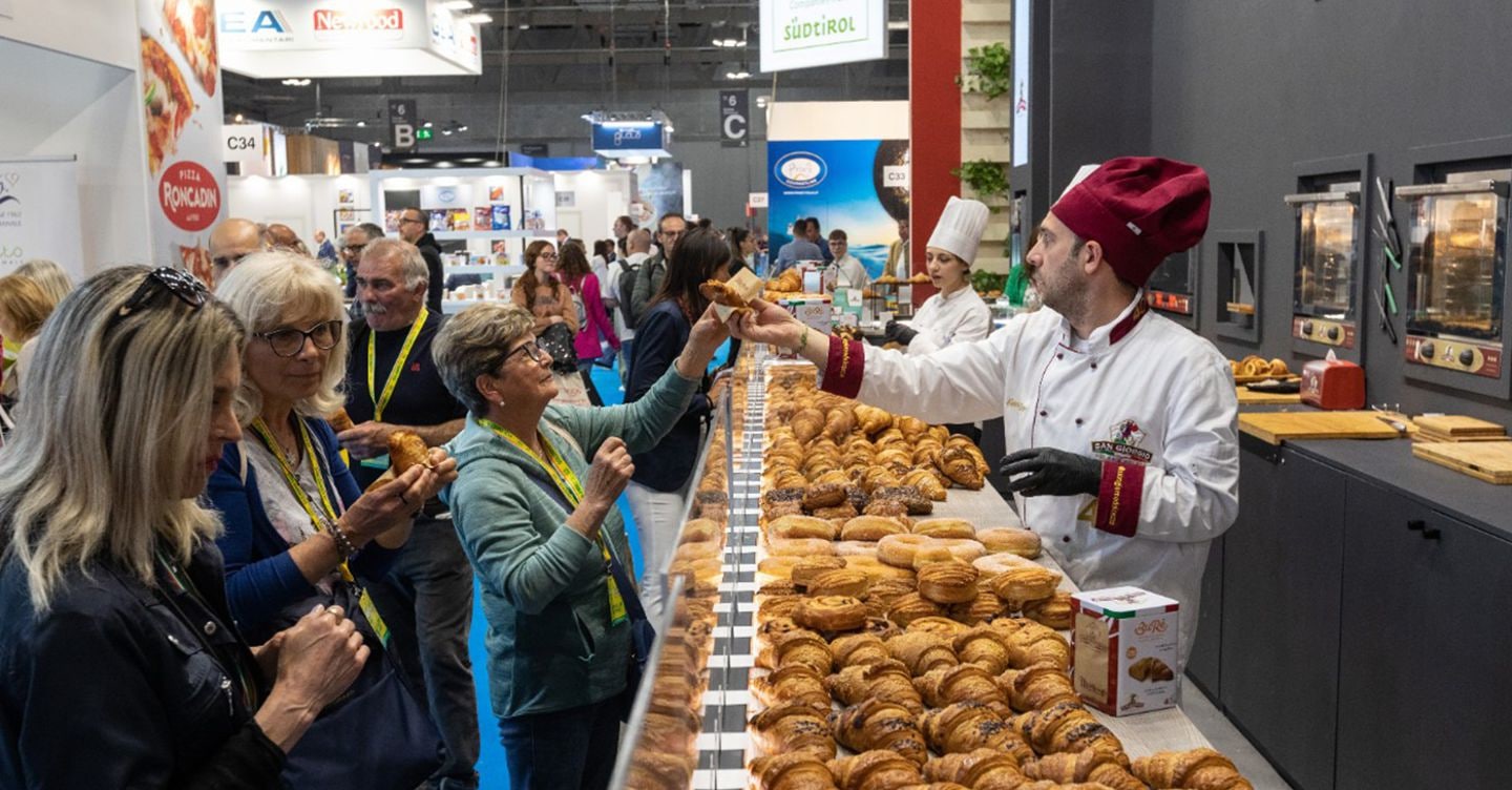 https://i2.res.24o.it/images2010/S24/Documenti/2025/05/08/Immagini/Ritagli/tuttofood-2025-U85475155586aPP-1440x752@IlSole24Ore-Web.jpg
