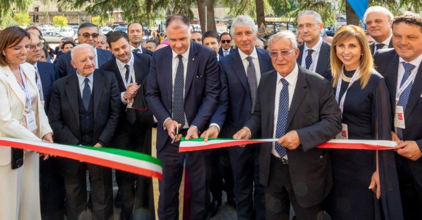 https://i2.res.24o.it/images2010/S24/Documenti/2025/05/09/Immagini/Ritagli/CONFINDUSTRIA%20INAUGURAZIONE_08MAG25_DSC05443_1-U42766671620eik-1440x752@IlSole24Ore-Web.jpg