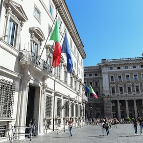 PALAZZO CHIGI DURANTE IL CDM BANDIERE ESPOSTE TRICOLORE