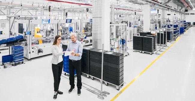 Una linea di componentistica per l’elettrificazione dell’auto in uno stabilimento Bosch