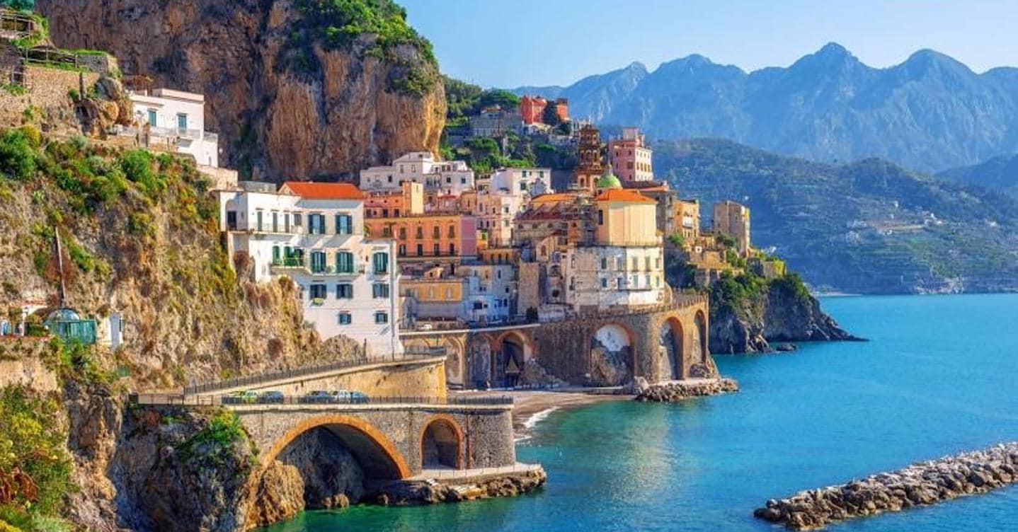 https://i2.res.24o.it/images2010/S24/Documenti/2025/05/12/Immagini/Ritagli/amalfi%20(002)-k6tG-U71044762823brC-1440x752@IlSole24Ore-Web.jpg