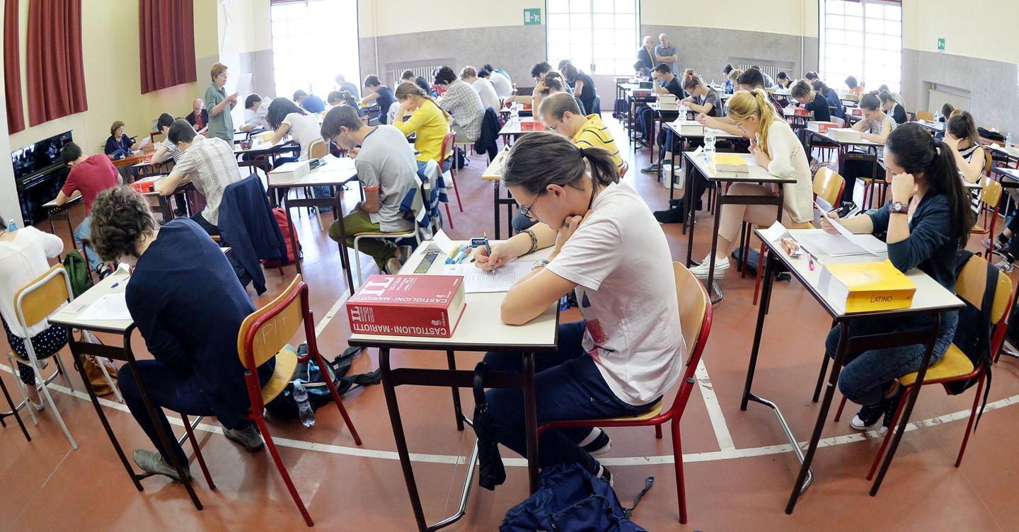 https://i2.res.24o.it/images2010/S24/Documenti/2025/05/14/Immagini/Ritagli/maturita-kHGF-U38543320675Aam-1440x752@IlSole24Ore-Web.jpg