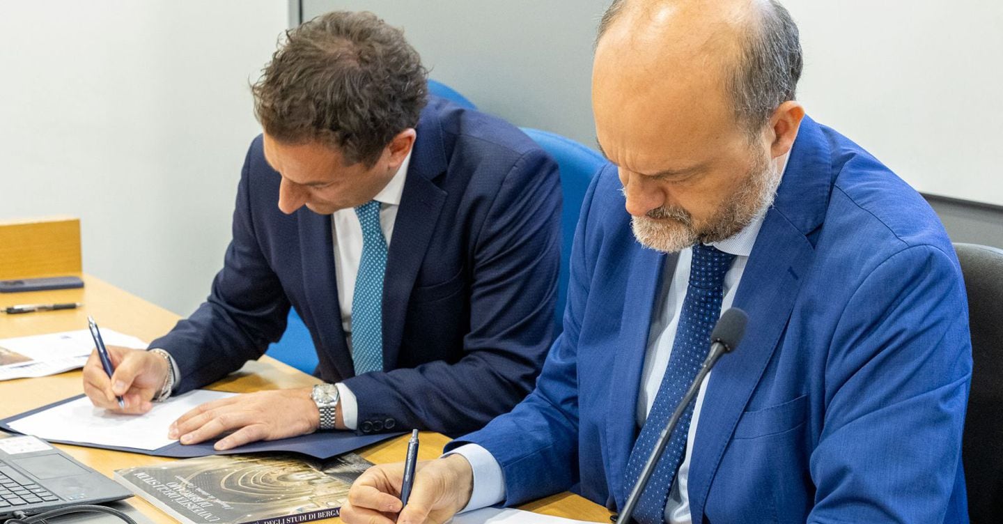 https://i2.res.24o.it/images2010/S24/Documenti/2025/05/15/Immagini/Ritagli/02.%20sx-dx_Morrone-Cavalieri_Firma%20Protocollo%20UniBg-Commissione-U51448862662izn-1440x752@IlSole24Ore-Web.jpeg