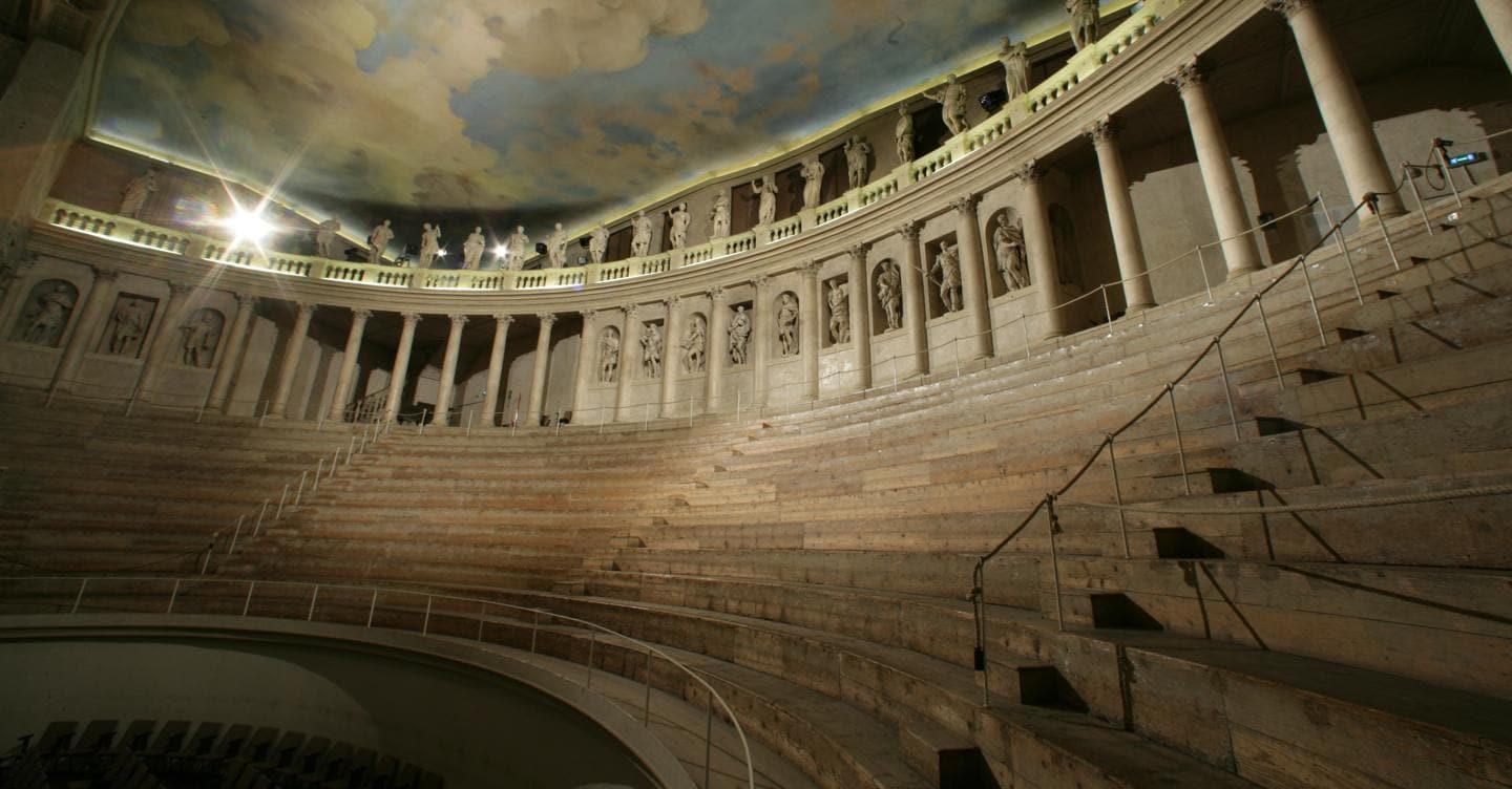 https://i2.res.24o.it/images2010/S24/Documenti/2025/05/15/Immagini/Ritagli/Teatro%20Olimpico%20di%20Vicenza%20_ph%20Pino%20Ninfa_01-kw1D-U28367634663UGO-1440x752@IlSole24Ore-Web.jpg