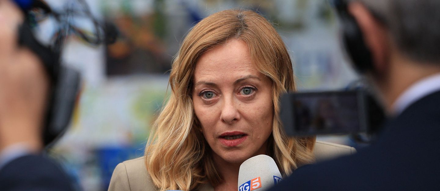 Bà Meloni vắng mặt tại hội nghị thượng đỉnh Ukraine: "Ý phản đối việc gửi quân." Ông Macron phủ nhận tuyên bố của bà: "Chúng tôi không thảo luận về điều đó." - Il Sole 24 ORE