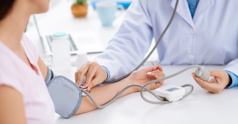 Ipertensione: pressione arteriosa elevata in Italia e controlli trascurati