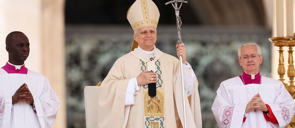 Papa Leone XIV fa al termine della sua messa inaugurale in Piazza San Pietro REUTERS/CLAUDIA GRECO