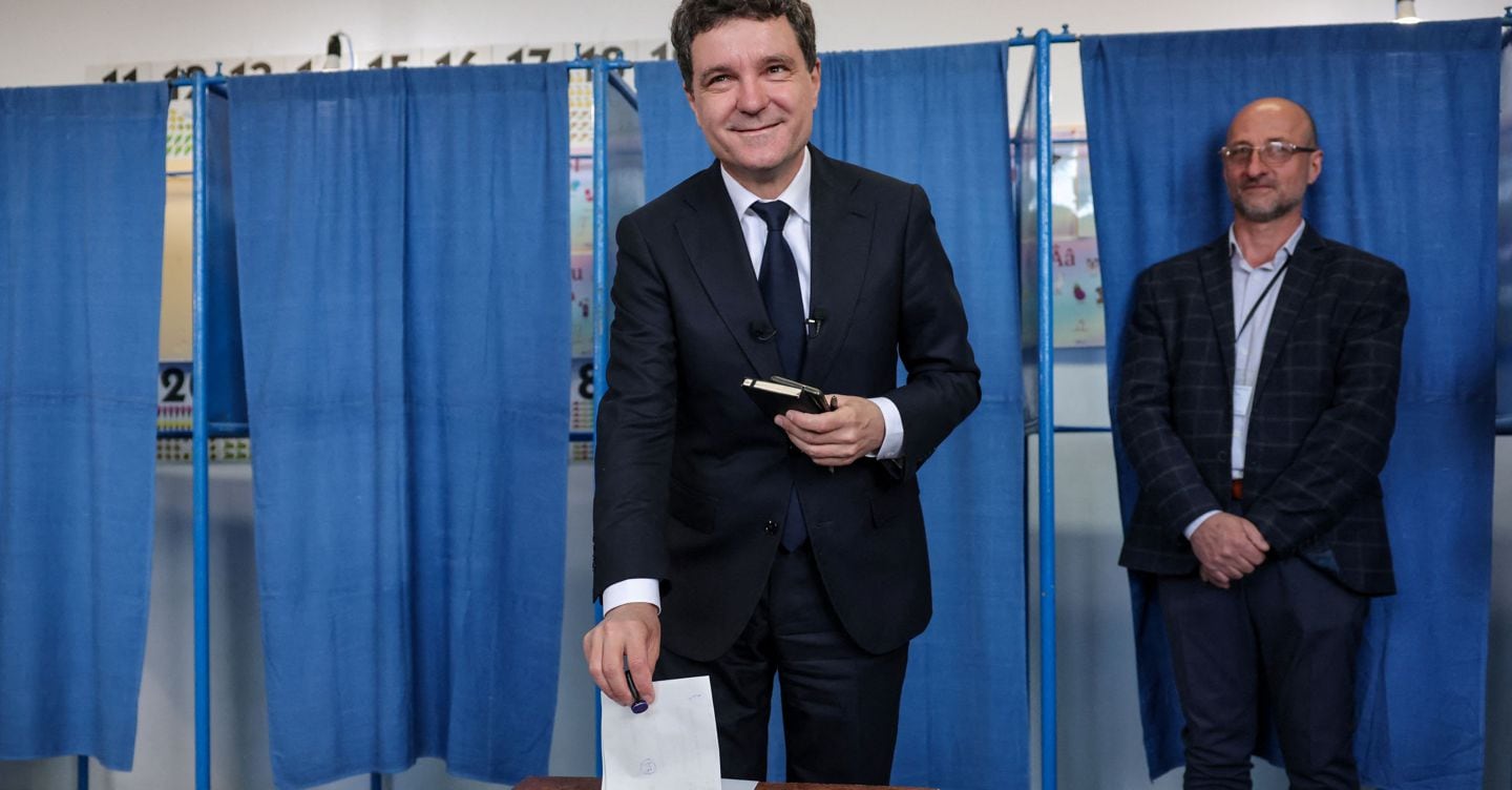 https://i2.res.24o.it/images2010/S24/Documenti/2025/05/19/Immagini/Ritagli/2025-05-18T074908Z_174911328_RC27KEAOPFYY_RTRMADP_5_ROMANIA-ELECTION-U01404687076PKg-1440x752@IlSole24Ore-Web.JPG