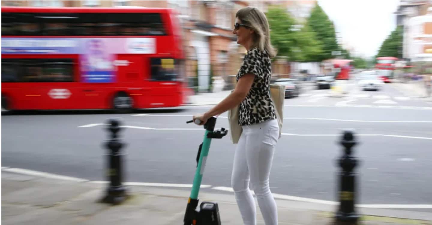 Monopattini elettrici, l’Europa frena: stretta su regole, velocità e sharing