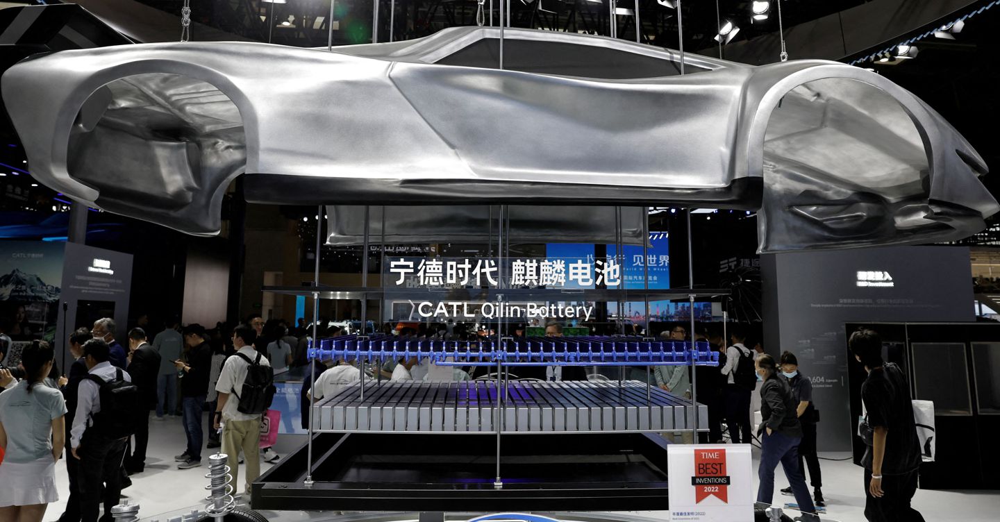 Chiusura piatta per Tokyo, Catl vola all’esordio a Hong Kong. Taglio tassi per Cina e Australia