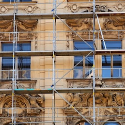 Photo of an old building during the moment of restoration of a facade