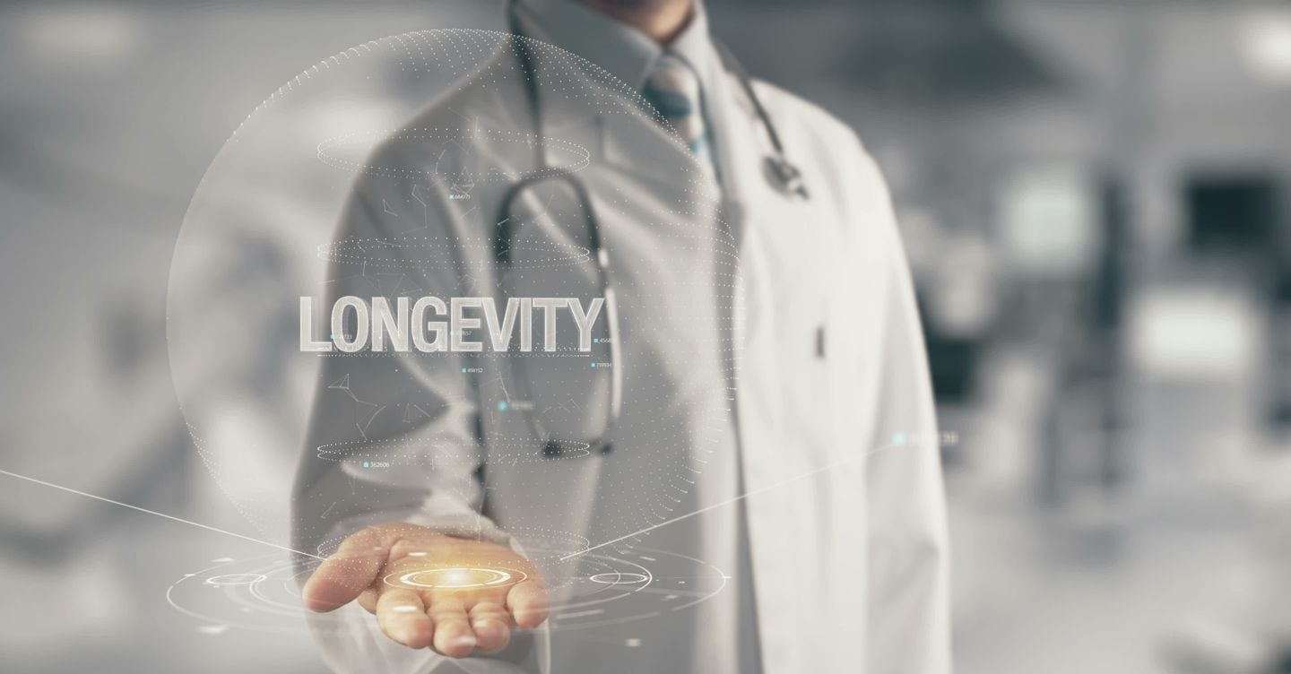 Longevità: come scienza, città e società stanno ripensando l’età che avanza